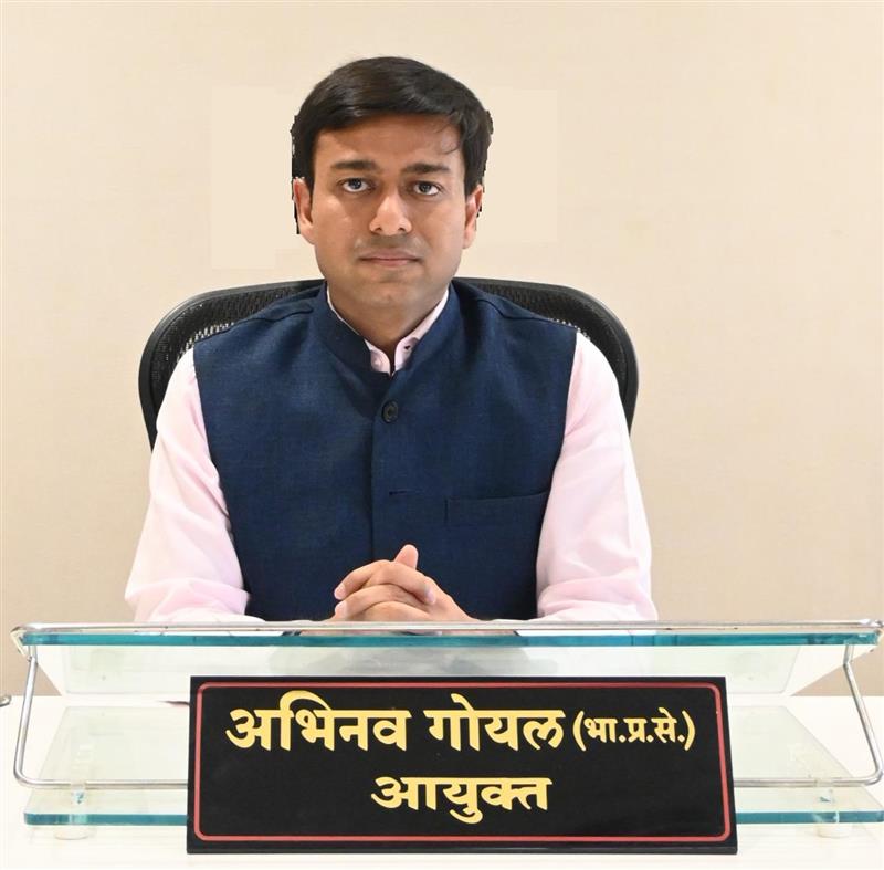 श्री.अभिनव गोयल ( भाप्रसे )